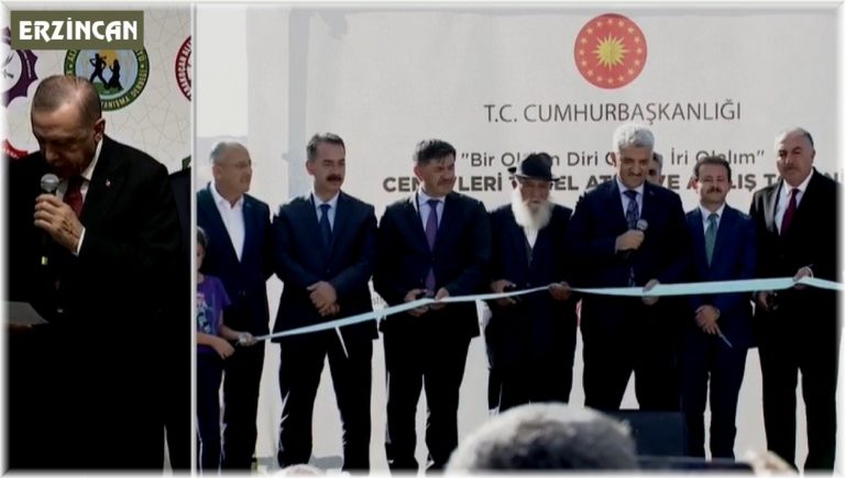 Cumhurbaşkanı Erdoğan'ın telekonferansla bağlandığı törenle Kemah Zeynal Karakoç Cem ve Kültür Evi açıldı