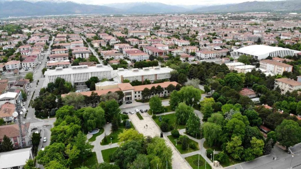 Erzincan'ın bazı ilçeleri gelişmiyor geriye gidiyor!